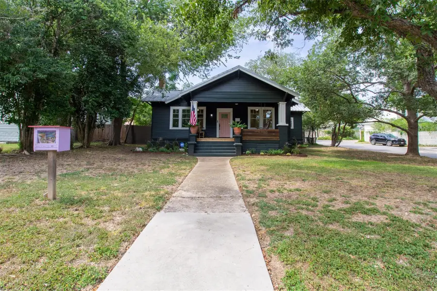 902 W Hopkins St, San Marcos, TX 78666 - #2
