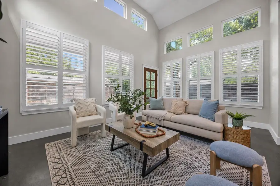 1609 Deloney St #B, Austin, TX 78721 - #2
