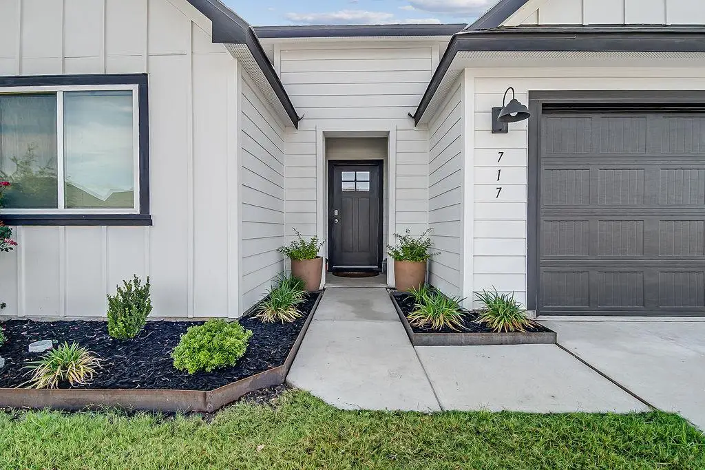 717 Tranquility Ln, Fredericksburg, TX 78624 - #1