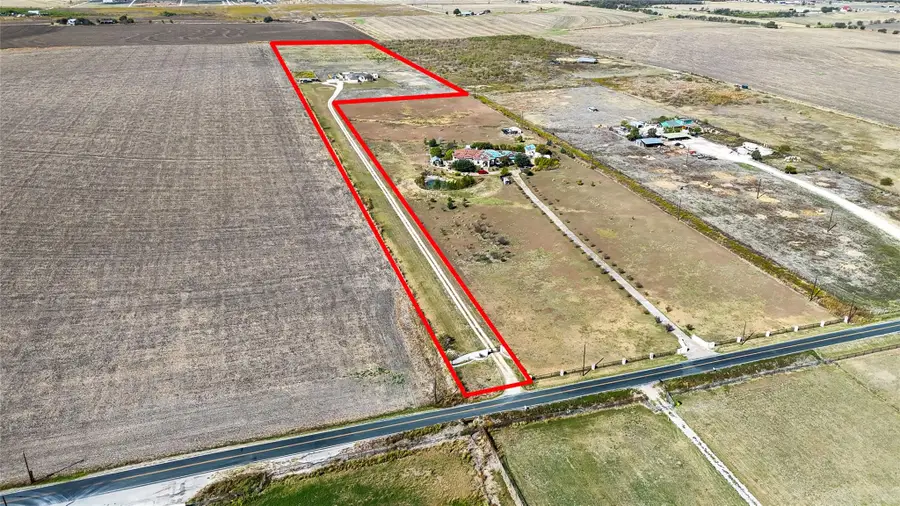 15620 Harry Lind Rd, Elgin, TX 78621 - Image #2