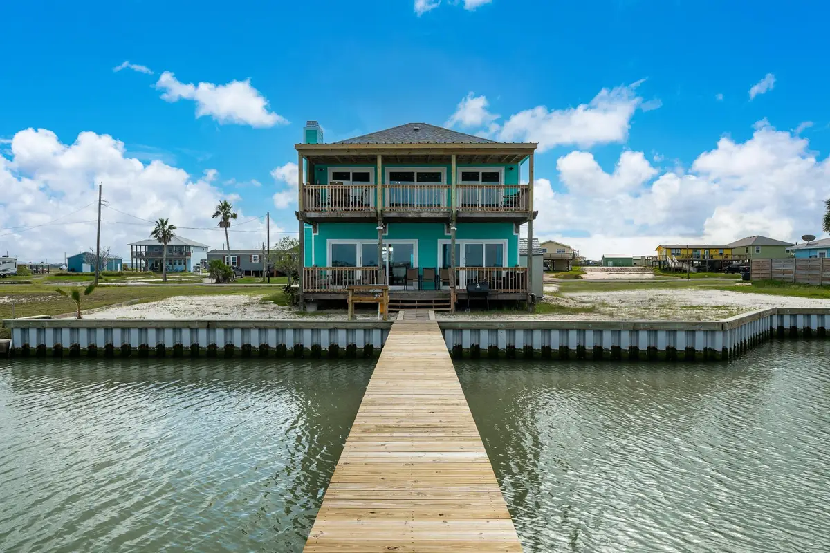 139 Lakeshore Dr, Rockport, TX 78382 - Image #1