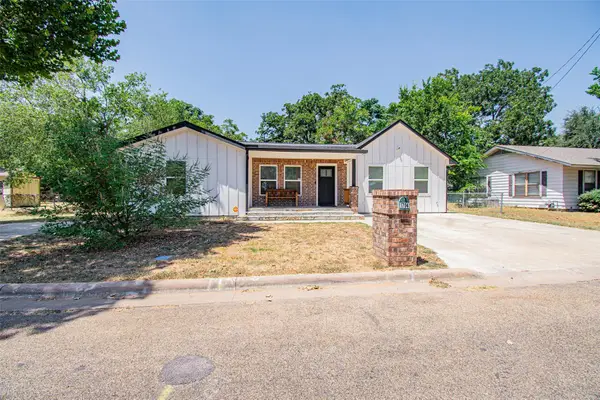 1704 N Hoover Ave, Cameron, TX 76520