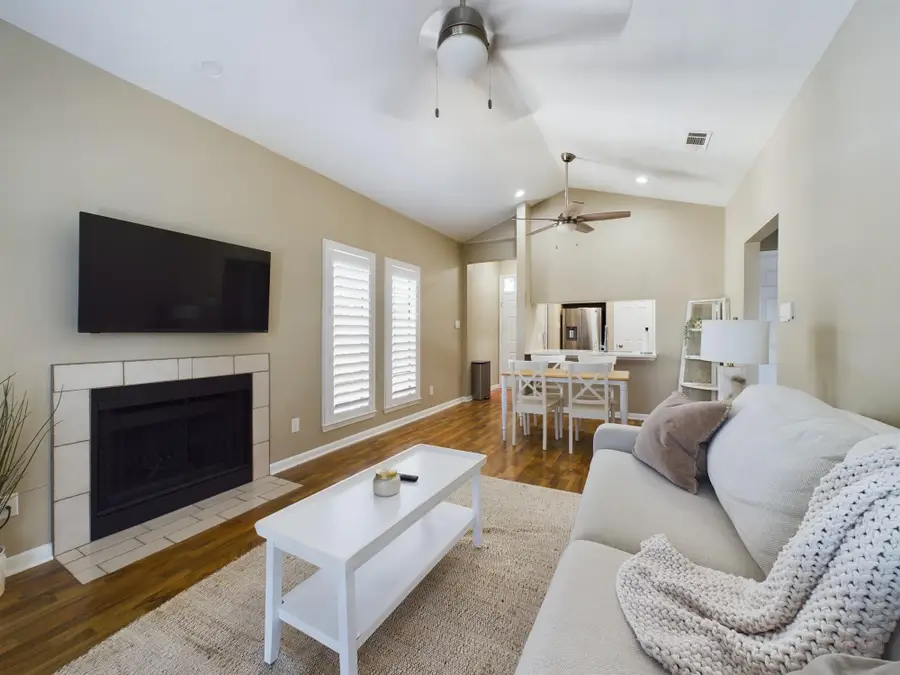 711 W 21st St #304, Austin, TX 78705 - #3