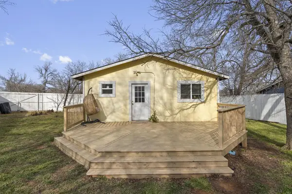 121 Jackson St, Elgin, TX 78621