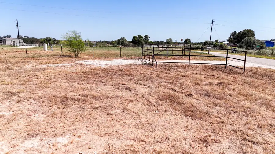 4049 Old Colony Line Rd, Dale, TX 78616 - #3