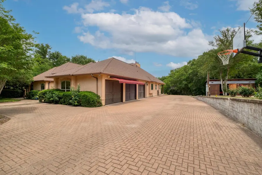 200 Red Bird Ln, Kingsbury, TX 78638 - Image #3