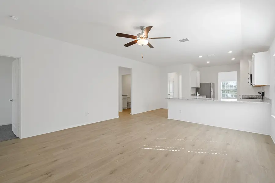 245 W Luna Blue Ln, Jarrell, TX 76537 - #3