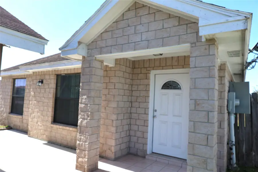 1041 Pasto Dr, Los Fresnos, TX 78566 - #2