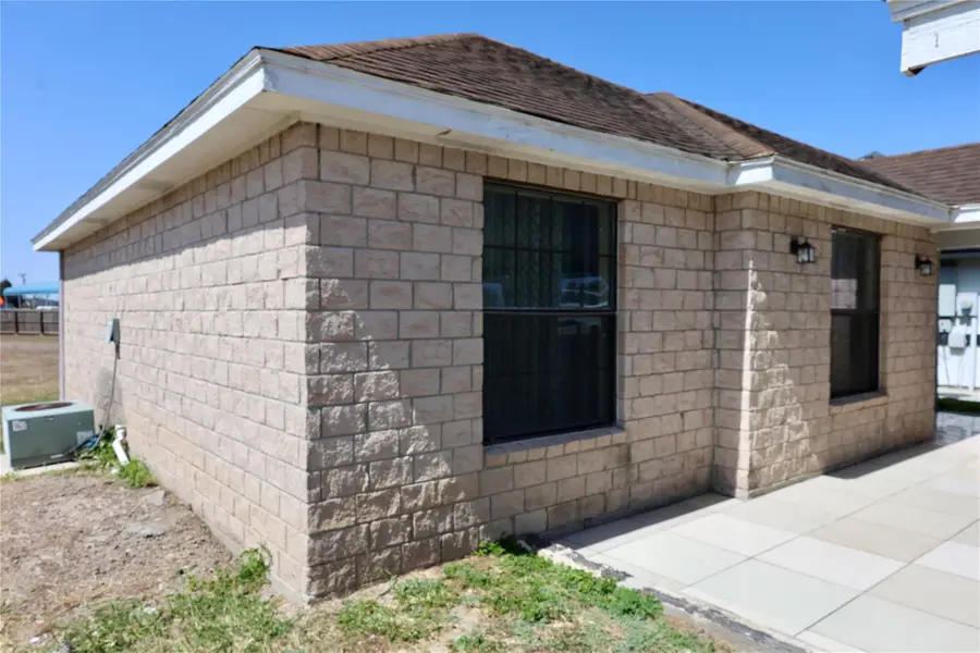 1041 Pasto Dr, Los Fresnos, TX 78566 - #3