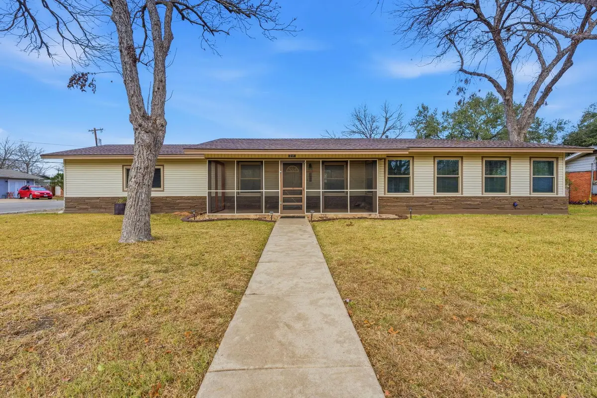 811 Nixon St, Lockhart, TX 78644 - #1