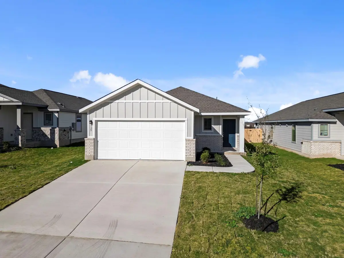 129 Hatari Trl, Jarrell, TX 76537 - #1