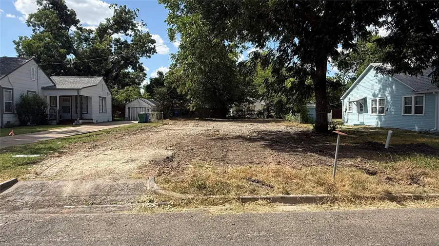 1312 Wallace St, Taylor, TX 76574 - #2