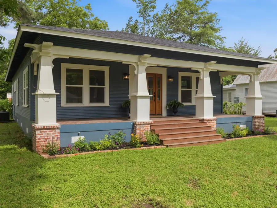 302 Hill St, Smithville, TX 78957 - #3