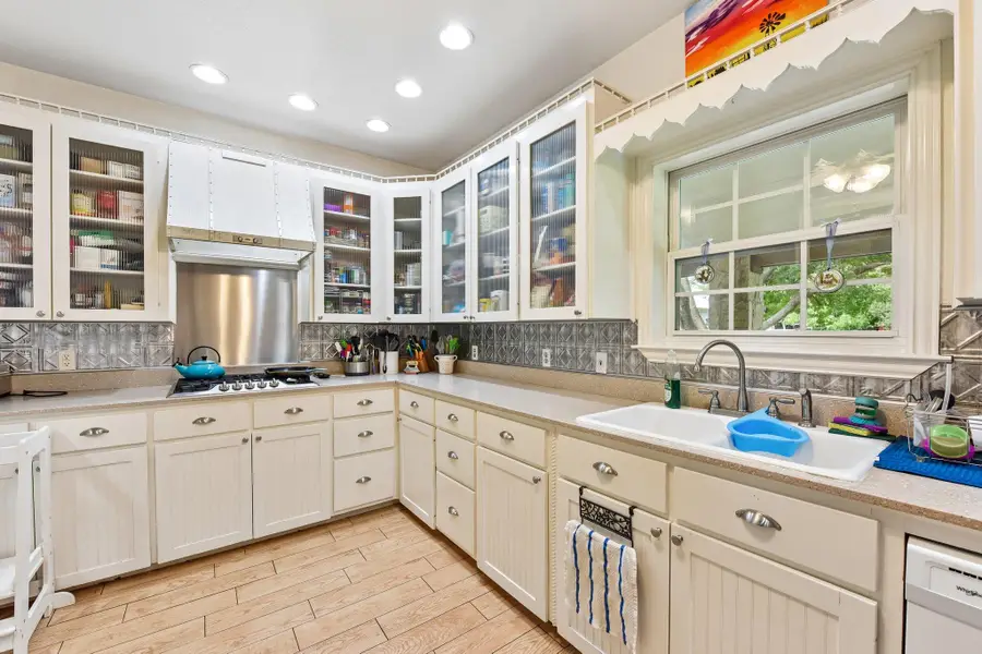 205 N Avenue E, Elgin, TX 78621 - #3