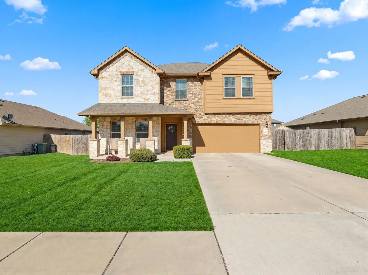 209 Anderson St, Hutto, TX 78634 - #1