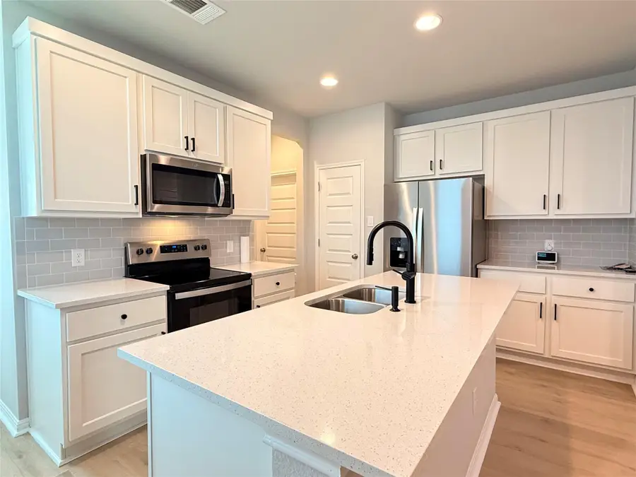 244 Wild Wind Trl, Jarrell, TX 76537 - Image #2