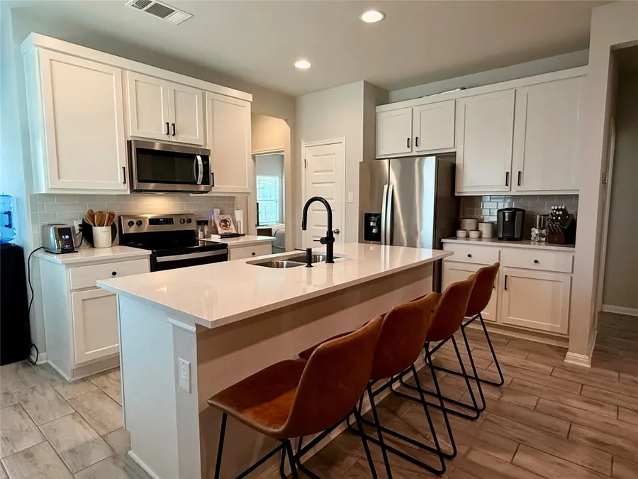 244 Wild Wind Trl, Jarrell, TX 76537 - Image #3