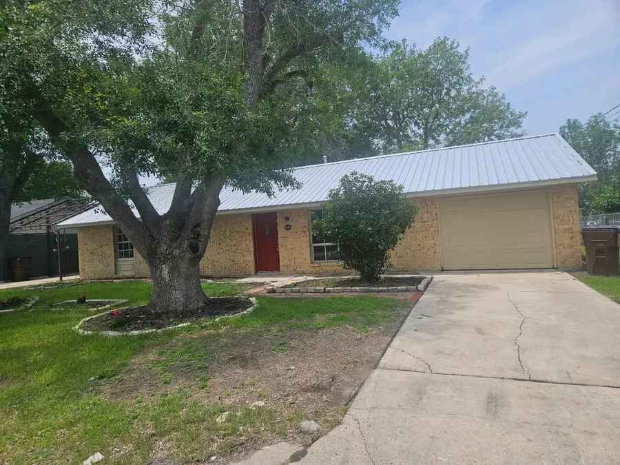 1401 Trinity St, Lockhart, TX 78644 - #3