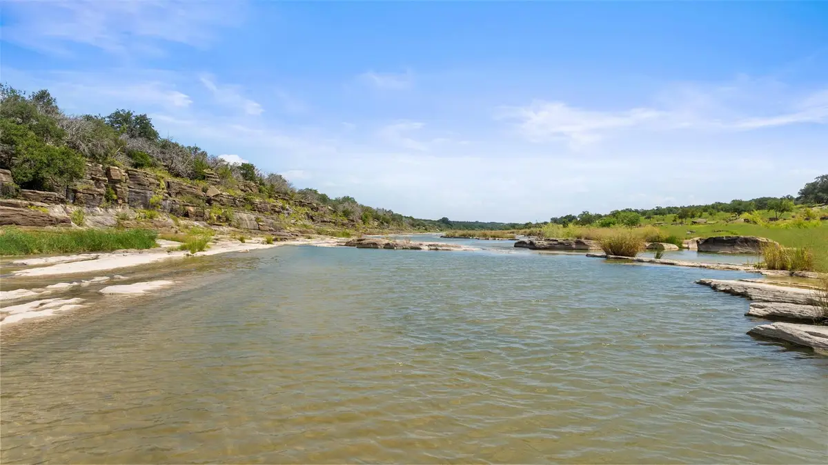 960 Gipson Rd, Johnson City, TX 78636 - #1