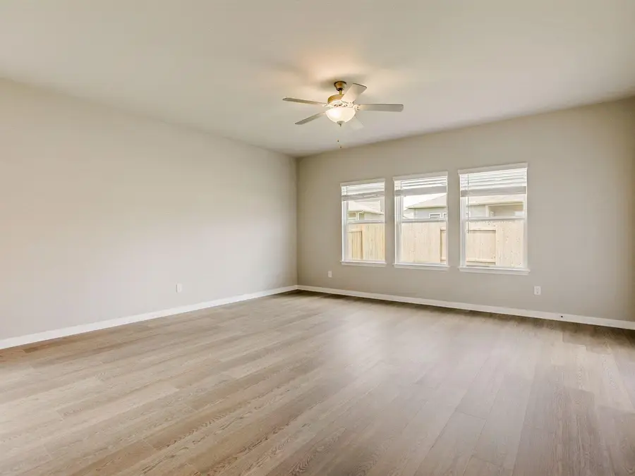 902 Universal Dr, Hutto, TX 78634 - #2