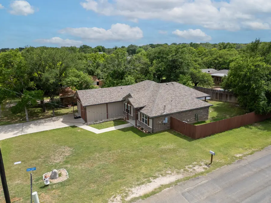 1202 S Willis St, Lampasas, TX 76550 - Image #3