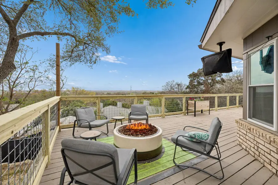 677 Floral Ave, New Braunfels, TX 78130 - #2