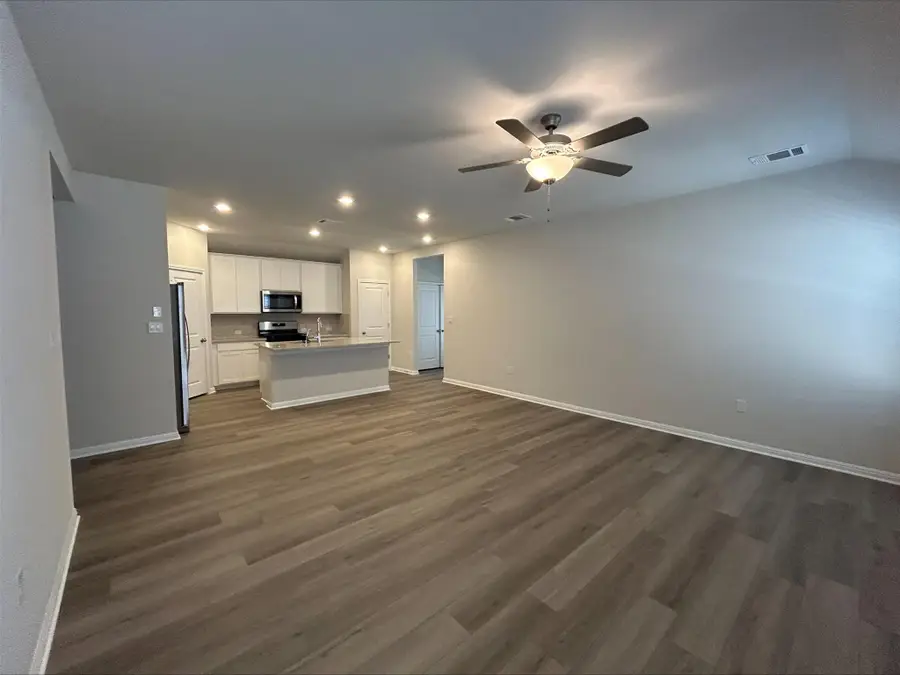 125 Zinnia Ln, Hutto, TX 78634 - Image #3