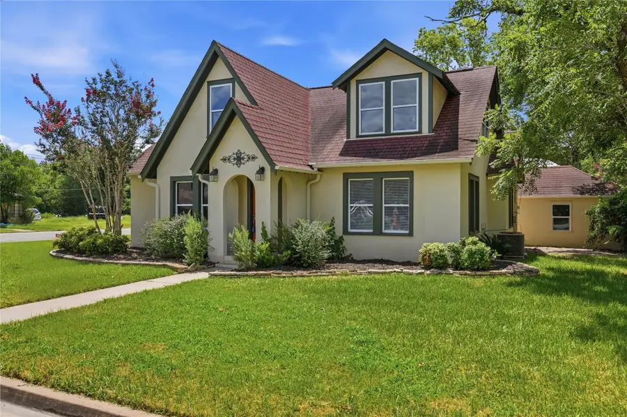 674 E Walnut St, La Grange, TX 78945 - #2