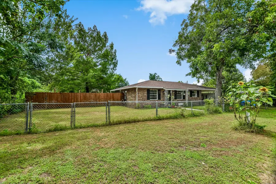 407 Hill St, Smithville, TX 78957 - #2