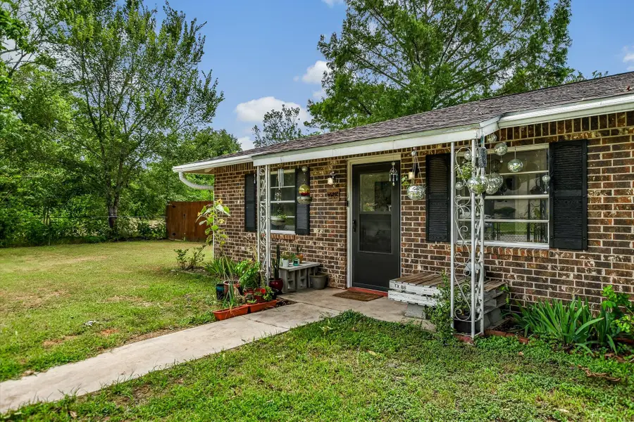 407 Hill St, Smithville, TX 78957 - #3