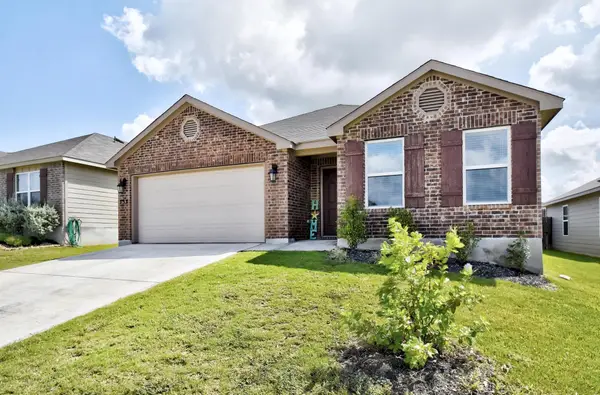 733 Peak Pl, Seguin, TX 78155