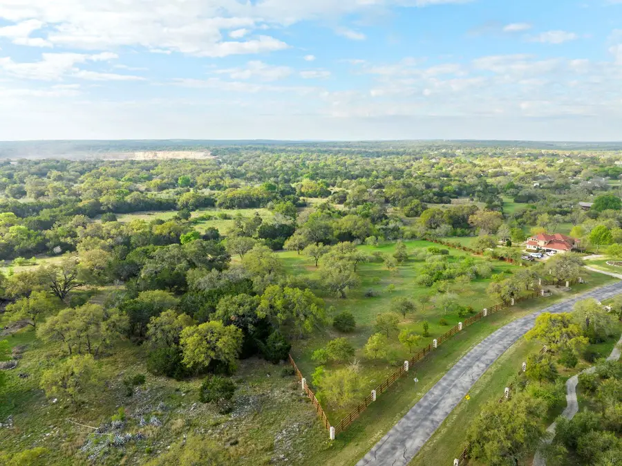 415 E Bartlett Dr, Buda, TX 78610 - #2