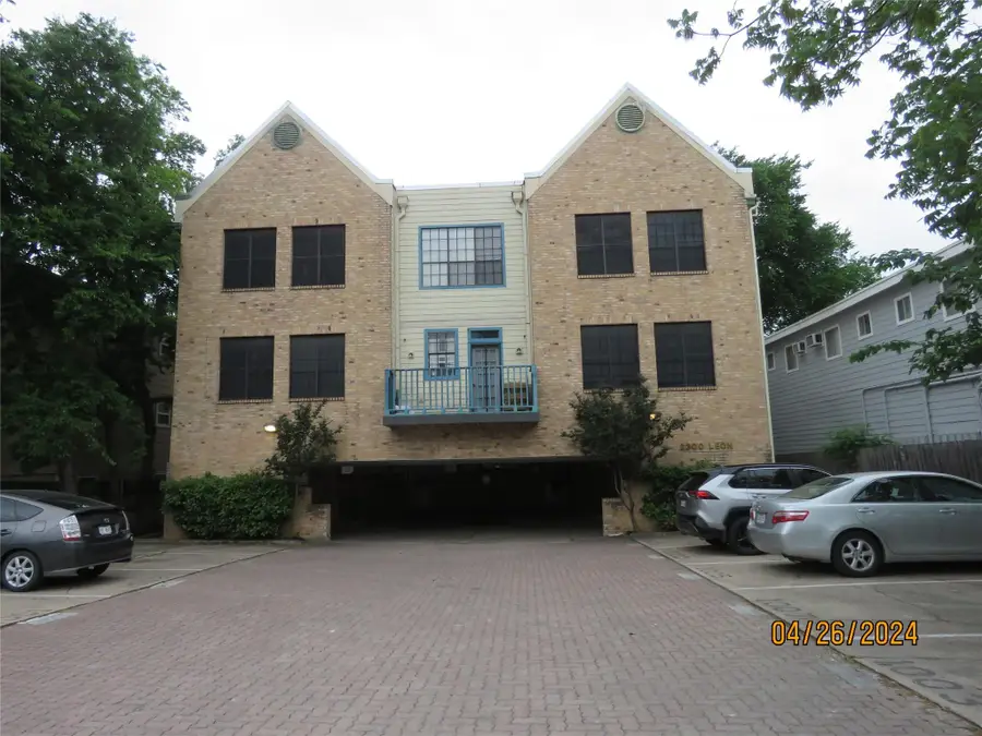 2300 Leon St #202, Austin, TX 78705 - #3