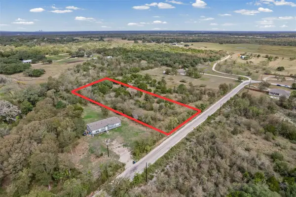 255 Crooked Rd, Dale, TX 78616