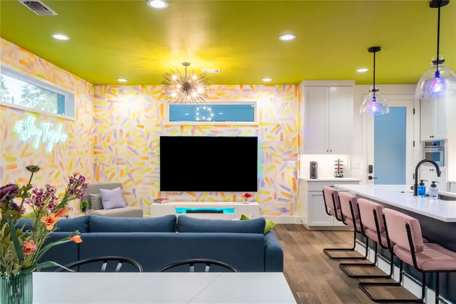 2415 E 10th St, Austin, TX 78702 - #2