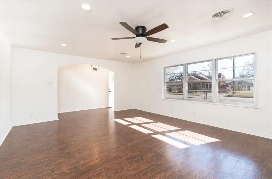 606 E 6th St, Cameron, TX 76520 - #3