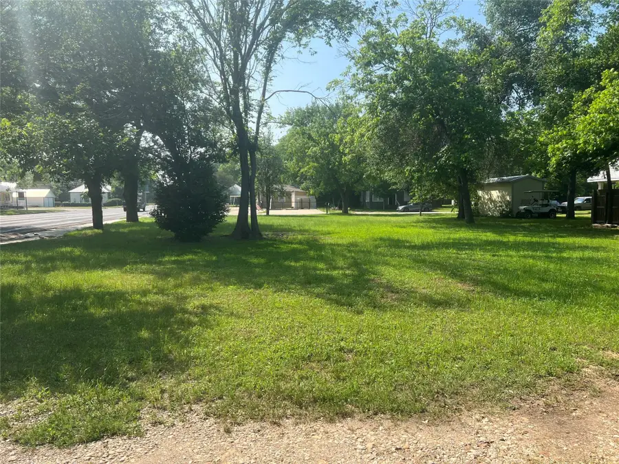 300 Turney St, Smithville, TX 78957 - #3