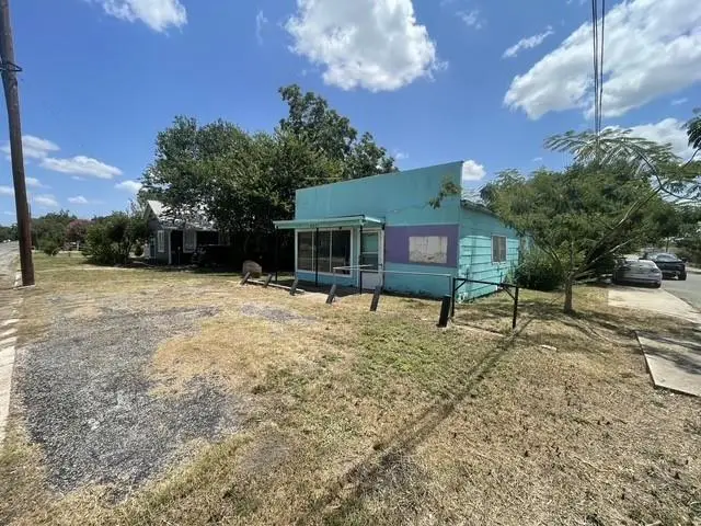 919 W 4th St, Taylor, TX 76574 - #3