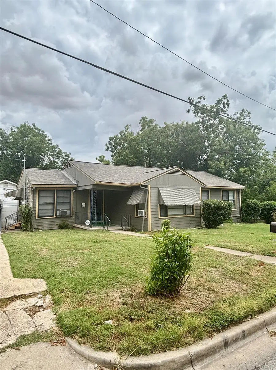 415 E 7th St, Taylor, TX 76574 - #2