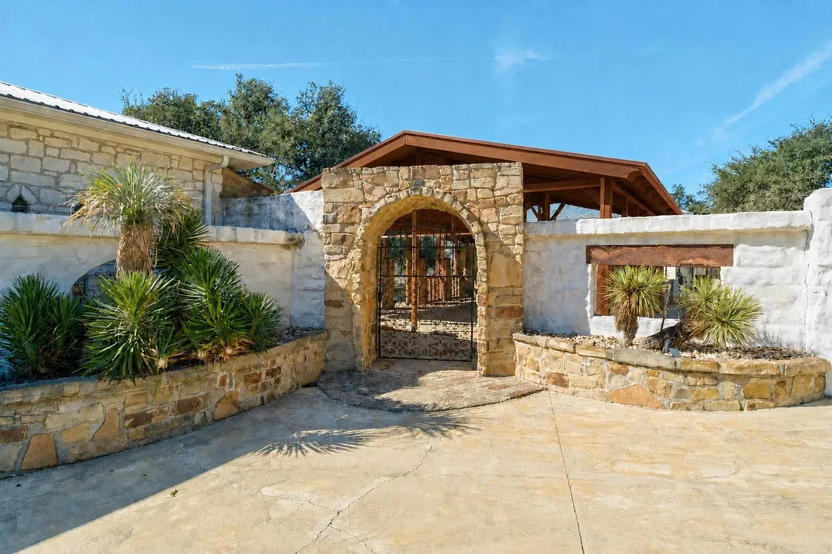 340 Barton Ranch Rd, Dripping Springs, TX 78620 - #1