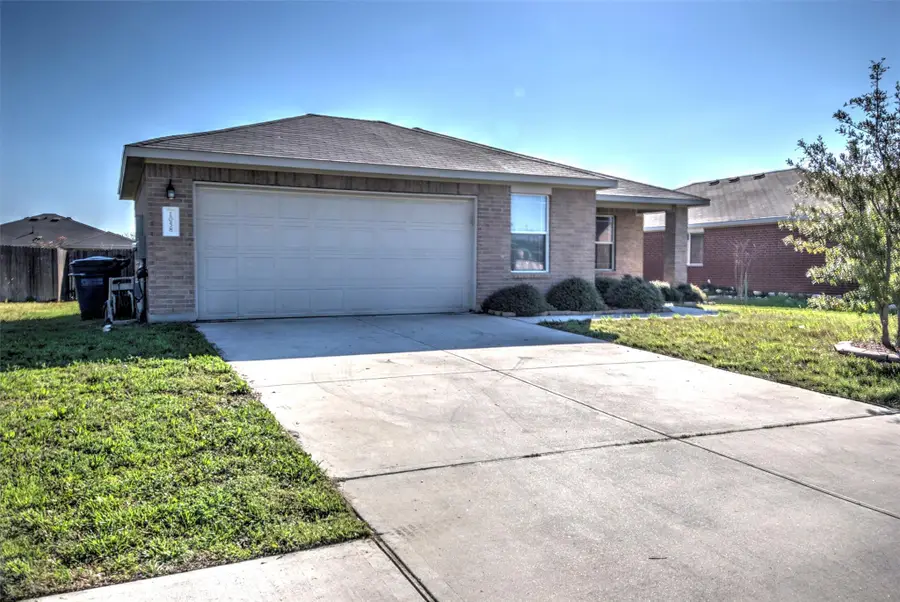 1058 W South St, Leander, TX 78641 - #2
