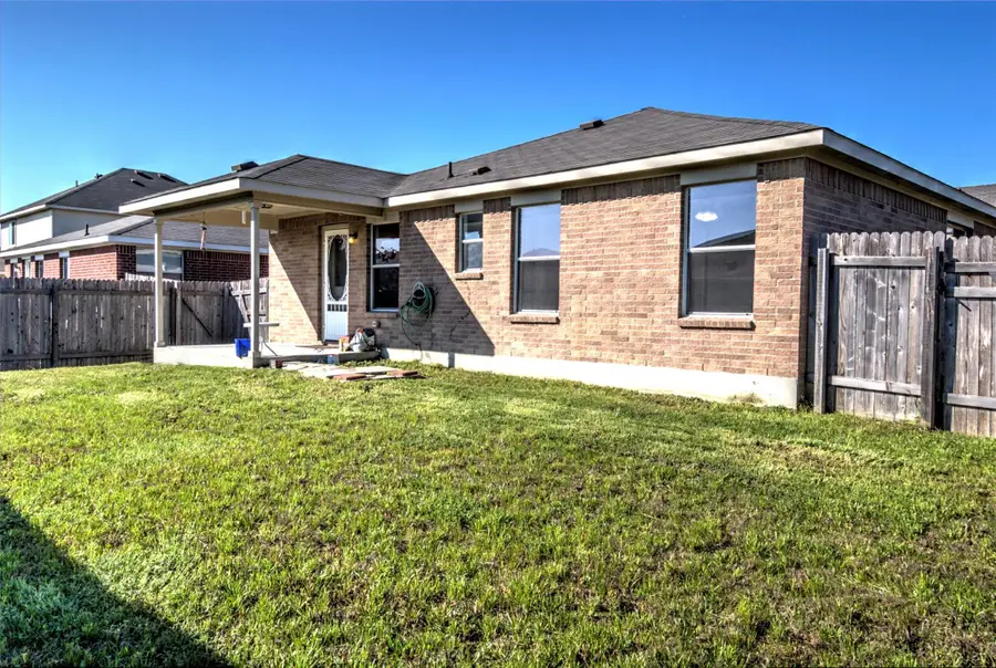 1058 W South St, Leander, TX 78641 - #3