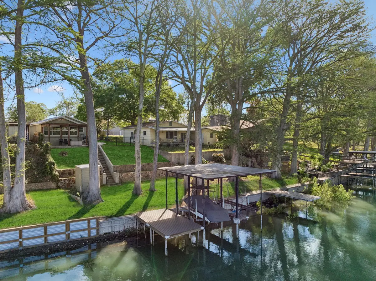 230 Lee St, Seguin, TX 78155 - #1