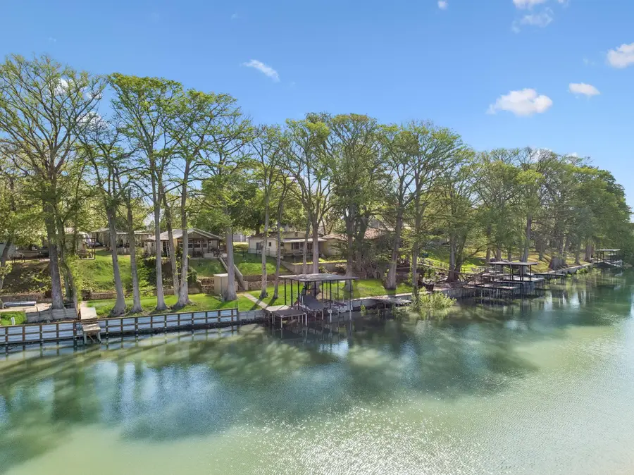 230 Lee St, Seguin, TX 78155 - #2