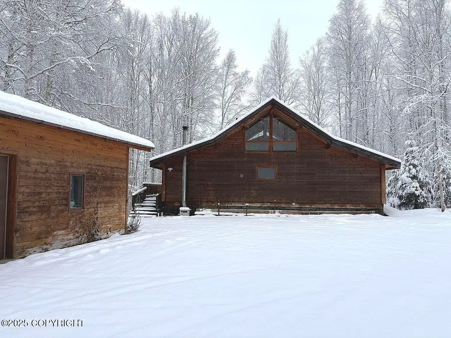 726 Goldfinch Road, Fairbanks, AK 99709 - Image #2
