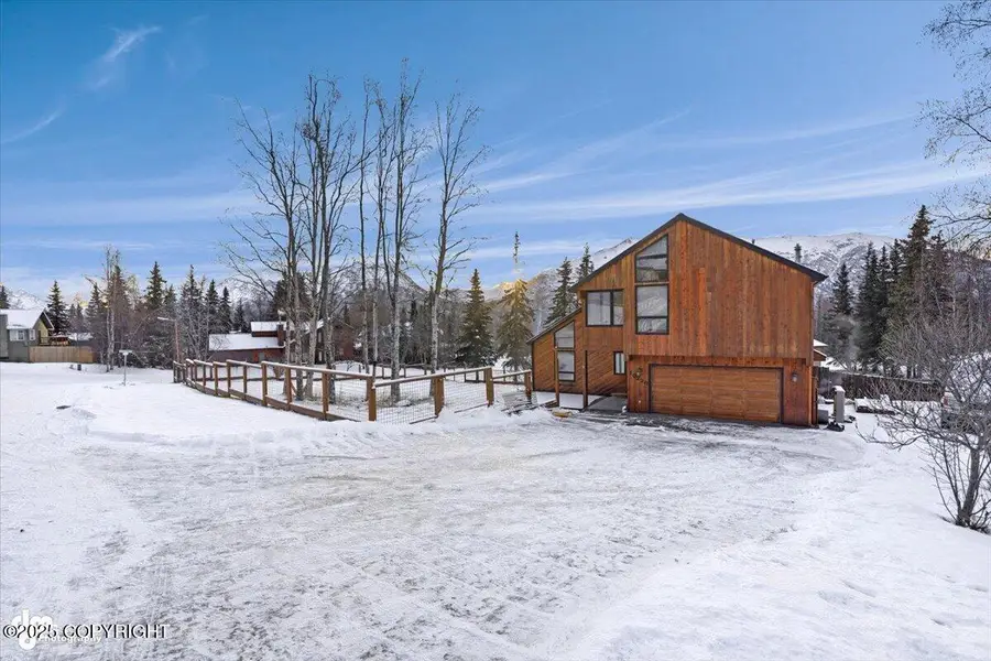 10220 Silvertip Circle, Eagle River, AK 99577 - Image #2