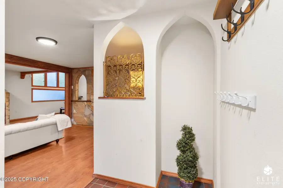 2553 Lovejoy Drive, Anchorage, AK 99508 - Image #2