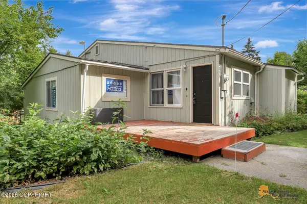 10833 E Twin Peaks Court, Palmer, AK 99654