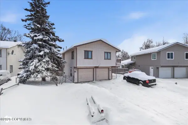 8821 Hamlet Circle, Anchorage, AK 99502