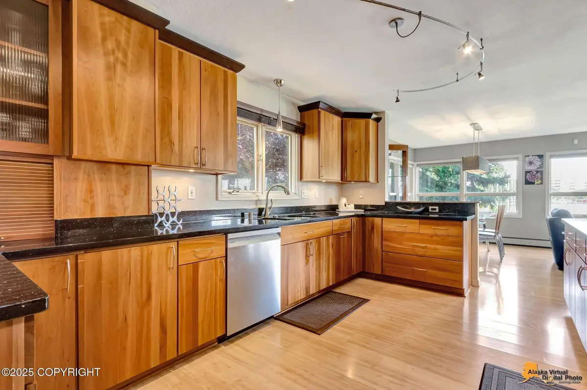 432 W 10th Avenue, Anchorage, AK 99501 - #1